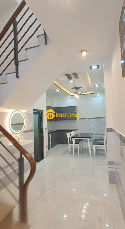 8905791_FBxkfUdZmY_1664780905.jpg