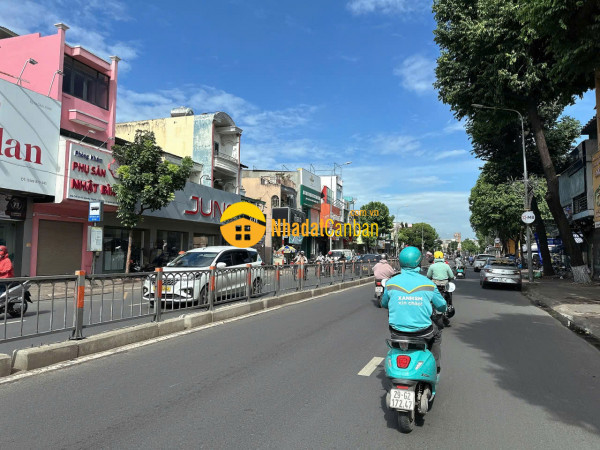 9190658_Hx6gYUyBRC_1745339910.jpg