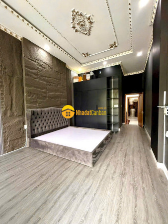 9214577_ytLNKk6Eun_1759851183.jpg