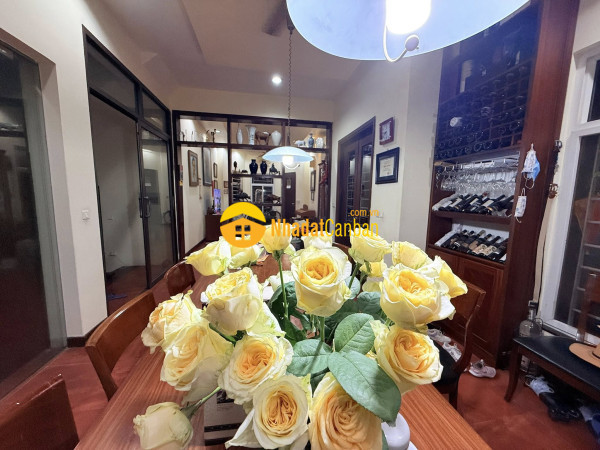 9239568_rRO9ypDfzq_1780067022.jpg