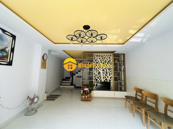 m_hE6myWrfAM_1780579918.jpg