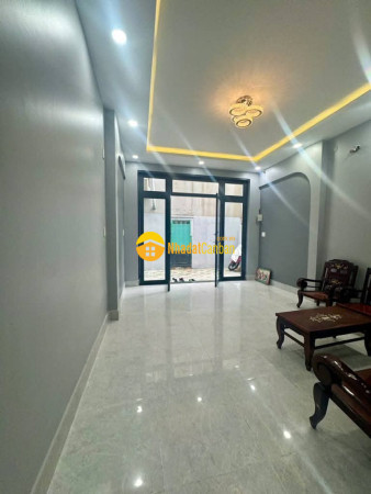 9242330_PR7mo4OuWI_1782796125.jpg