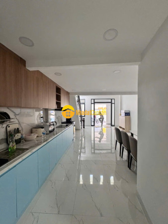 9243596_wb0CGufHAI_1784084635.jpg