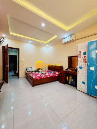 9245622_Zq4RD1ykjt_1786073793.jpg