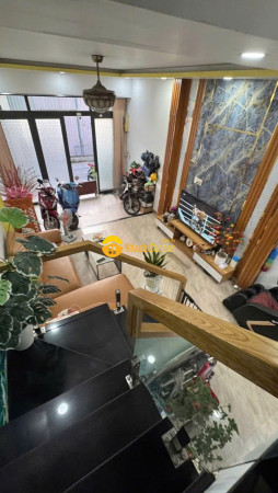9246632_AGKRI4EeN8_1787106579.jpg