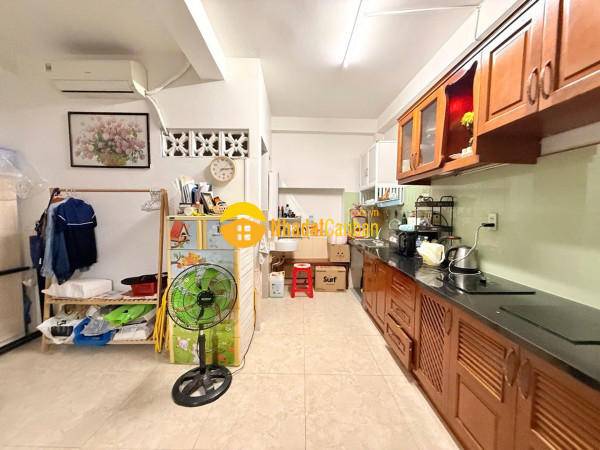9246917_ny6eu7wcT8_1787420316.jpg