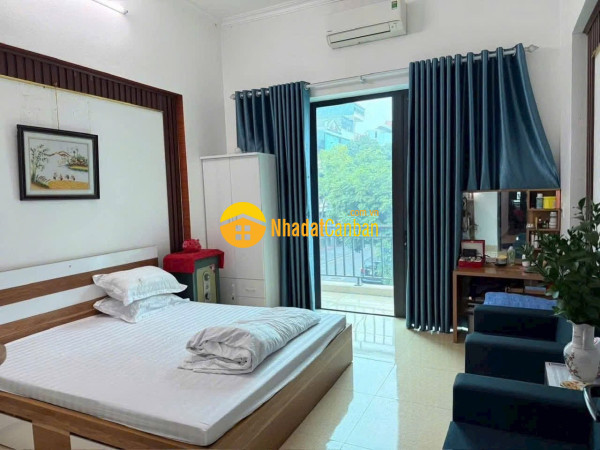 9247625_4htLQH6sDA_1788534203.jpg