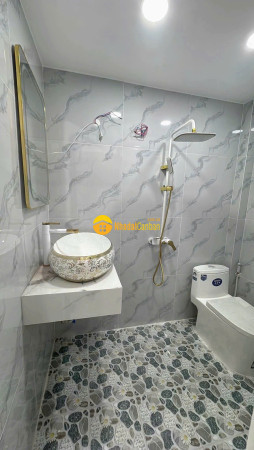 9247706_RoUQ5OnMTX_1788690555.jpg