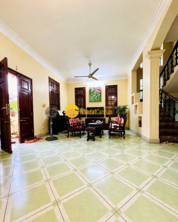 9251151_G24URjKT90_1793170650.jpg