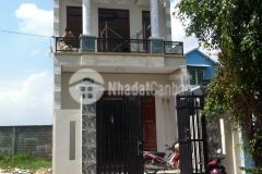 Vợ chồng kẹt tiền bán gấp căn nhà lầu 150m26x25 sát chợ và kcn.đường 16m