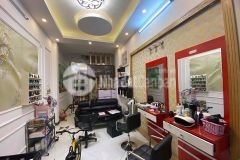 Cách mặt phố giáp bát 10m, nhà đẹp diện tích to 45m2, giá chỉ 3.15 tỉ.