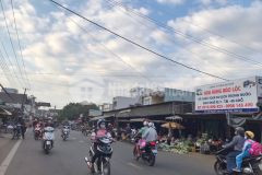 Ban nha đât ngay trung tâm chơ phương lôc phat,bao lôc