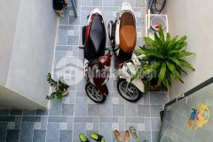 Cần ban nha moi hem buu đien cach đuong 24 chi 50m, gá 2,3 tỷ