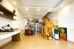 Nd890 bán căn nhà đẹp hẻm phan đình phùng phường 2 tp đà lạt.