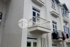 Sổ hồng riêng nhà 1 trệt, 2 lầu, 4 phòng ngủ giá 4,6 tỷ