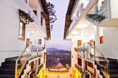 Ks75 bán khách sạn vip tọa lạc trên đồi cao, view rừng thông bạt ngàn tp. đà lạt.