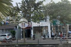 Bán nhà 1 trệt 1 lầu mặt tiền bờ kè mạc thiên tích, cách mt 32 khoảng 120m,dt 7 x 17, giá tốt.