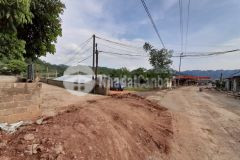 Bán mảnh đất bám mặt đường đang làm đi vào khu du lịch rừng thông bản áng.