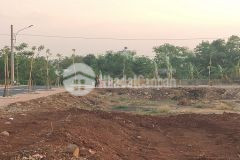 Bán lô đất vị trí đẹp đường hùng vương, thị trấn chư sê, 100 thổ cư, sổ có sẵn. lh 0905.880.363