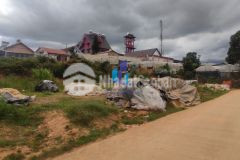 Đất mặt tiền trịnh hoài đức thông với nguyễn thị thử.