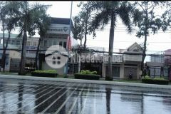 Cho thuê nhà mặt tiền đường 32 gần shop con cưng