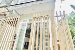 Cho thuê nhà trệt 3 lầu mặt tiền đường cách mạng tháng 8