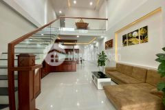 Nhà mê lửng nội thất gỗ hương vành đai ymoan 5x27m giá 1,85 tỷ