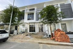 Hàng hiếm royal park hướng nam 2 mặt tiền view biệt thự giá 4.0x tỷ lh 0346229509