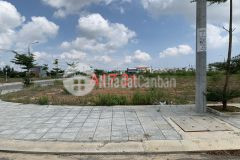 Cần bán lô đất góc ngã 3, đường 7m5, đã có sổ, giá cđt