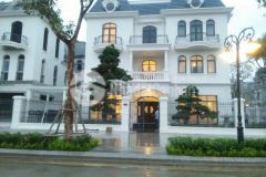 Đơn lập phong lan đầu ve hơn 300m, view sông view bể bơi hoàng gia, ngay gần cổng trục chính da