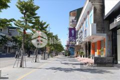 Bán cắt lỗ đất mặt đường nguyễn văn cừ. cách quảng trường 400m