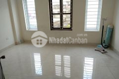 Tôi cần bán nhà phố gia thượng vị trí đẹp cách ô tô đỗ 15m vuông vắn nở hậu nhà ở có lộc