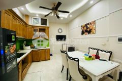 Bán nhà cầu giấy gần 50m 5 tầng, mặt tiền 3.8m có gara ô tô, ngõ thông. giá chỉ nhỉnh hơn 5 tỷ