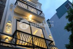 Cần bán gấp nhà phố bồ đề, long biên, 5 tầng, 50m2, gần hồ, chỉ 5.x tỷ