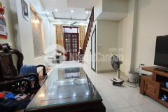 Bán căn nhà 4 tầng ở luôn, ô tô đỗ cổng thuận tiện ngay phùng hưng hà đông