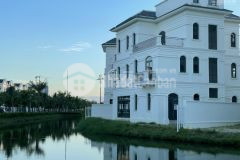 Bán 162m2 biệt thự song lập, 3 mặt thoáng, view bể bơi resort đẹp nhất vinhomes star city thanh hoá