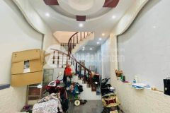 Nhà đẹp ở luôn đối diện bến xe nước ngầm, hai thoáng, ô tô đỗ gần, 42m2, 4 tầng, giá 2.4 tỷ