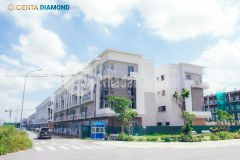 Cần bán căn nhà phố đối diện công viên, giá cực tốt. lh 0975098187