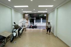 Bán gấp nhà 70m2 phố lê trọng tấn ô tô đỗ cửa, 2 thoáng, kinh doanh sầm uất.