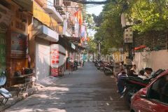 Chuyển nhượng lại 35m2 đất ở tại đường trung kính,ô tô qua đất