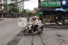 Bán nhà cấp 4 cổng chợ, kinh doanh buôn bán tập nập. dt60m2. giá 8 tỷ.