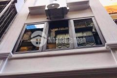 Bán nhà phố nguyễn khánh toàn cầu giấy ô tô vào nhà 58m x 5 tầng 6 phòng ngủ.