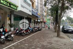 Bán nhà trung tâm, mặt đường hoàng quốc việt, 2 mặt phố, vỉa hè rộng, dt51m2, 4 tầng, 20.5 tỷ.