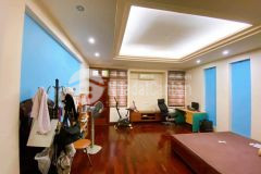 Bán nhà 2 mặt ngõ lạc long quân, ngõ rộng 40m2x5t đẹp mt4m giá 3.8 tỷ.