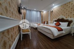 Cho thuê toà khách sạn 3 sao mặt phô miếu đầm.dt 390 m2.giá 25000 usd