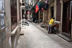 Bán nhà 42 ngõ 30 phố khâm thiên, ngõ ba gác, gần phố, dt 30m, 4 tầng, giá 2.7 tỷ