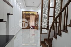 Bán nhà gấp ngõ 5 hoàng quốc việt, 42m2, 5 tầng, nhỉnh 3,8 tỷ