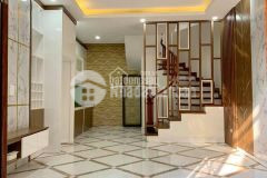 Cần tiền bán nhà phú thượng gấp diện tích 40m2, 5 tầng, nhà đẹp, nhỉnh 3 tỷ