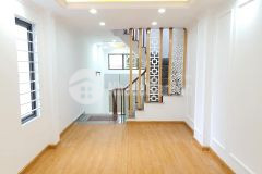 Nhà mới koong tựu liệt ở ngay ngõ ô tô lô góc nội thất nhập khẩu vài chục mét ra mặt phố nhiều tiện ích.