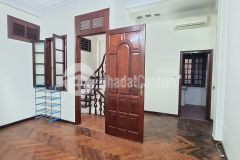 Bán gấp ngõ ba gác.dt 32m 4t mt4m gia 2.7tỷ trần khát chân hai bà trưng 0947913839